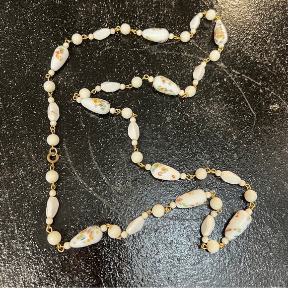 VINTAGE 1950s White with abstract floral designs - Picture 11 of 13